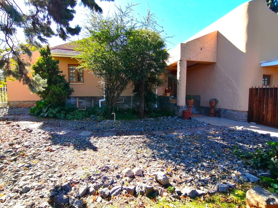 5 Bedroom Property for Sale in Pellissier Free State